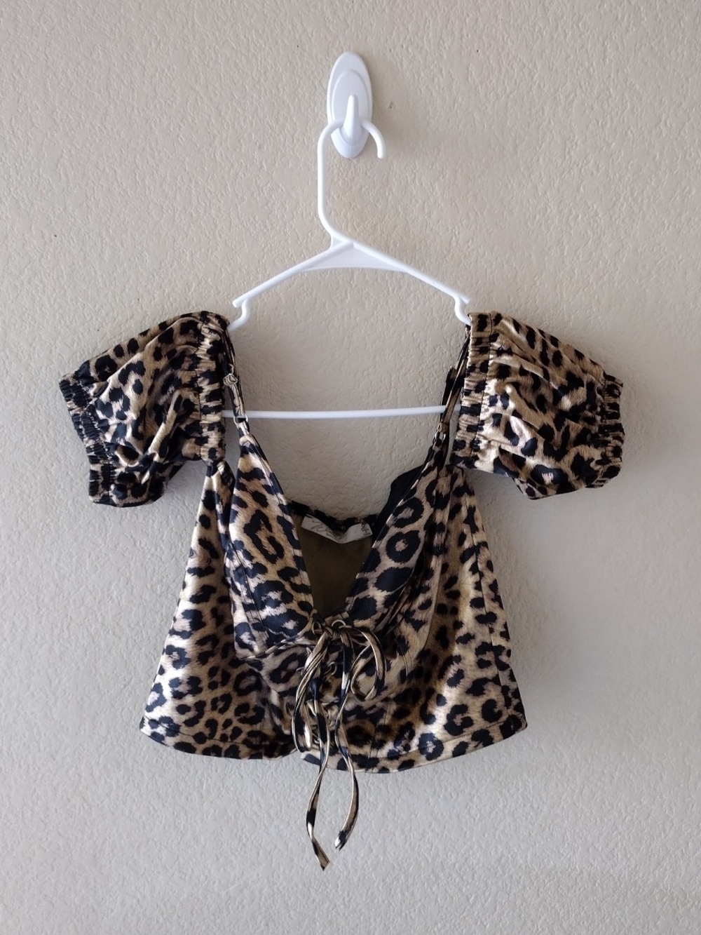 Wild Cat Fashion Size L Leopard Print Tie-Front Crop Top